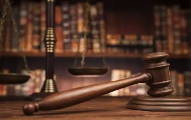 拆遷戶報警稱，有人拆除房子，古董和首飾被壓在房內。。。