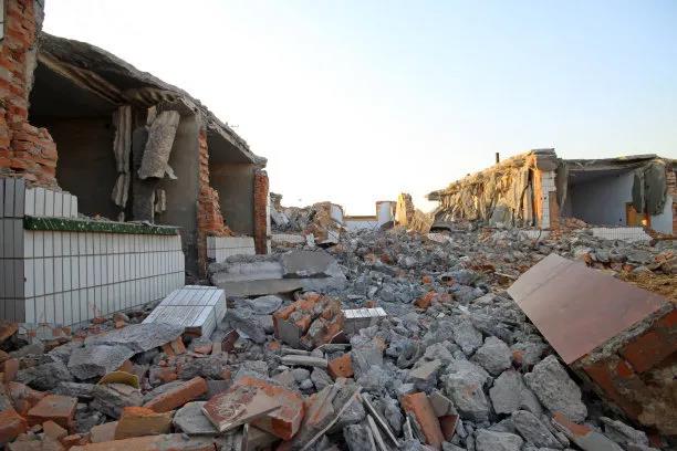 樓房二層以上被拆，竟辯稱：未對底層原告房屋造成破壞